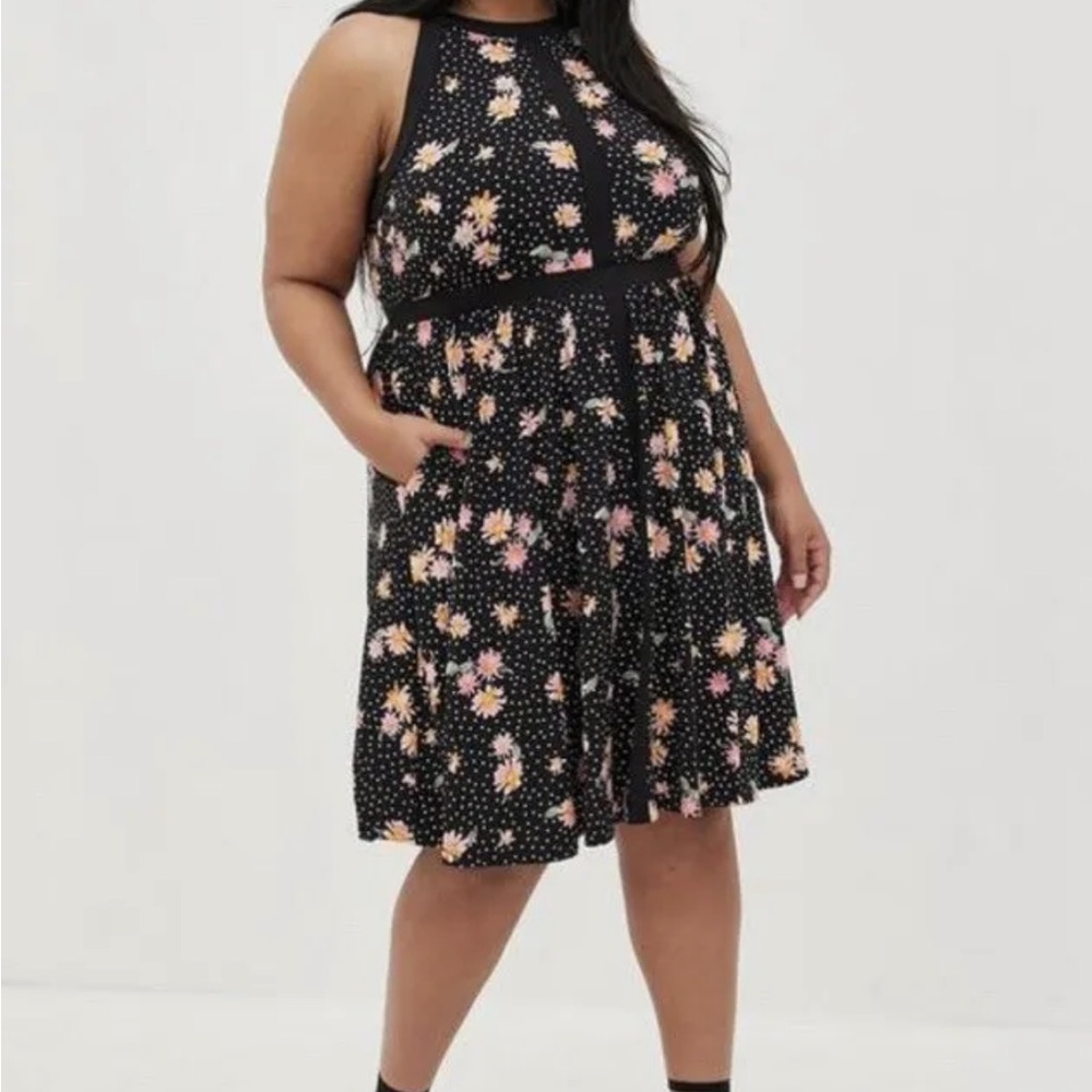 NWT Torrid Mini Studio Knit Skater Dress Black Floral Polka Dot Size 3 (22/24) - Picture 2 of 3